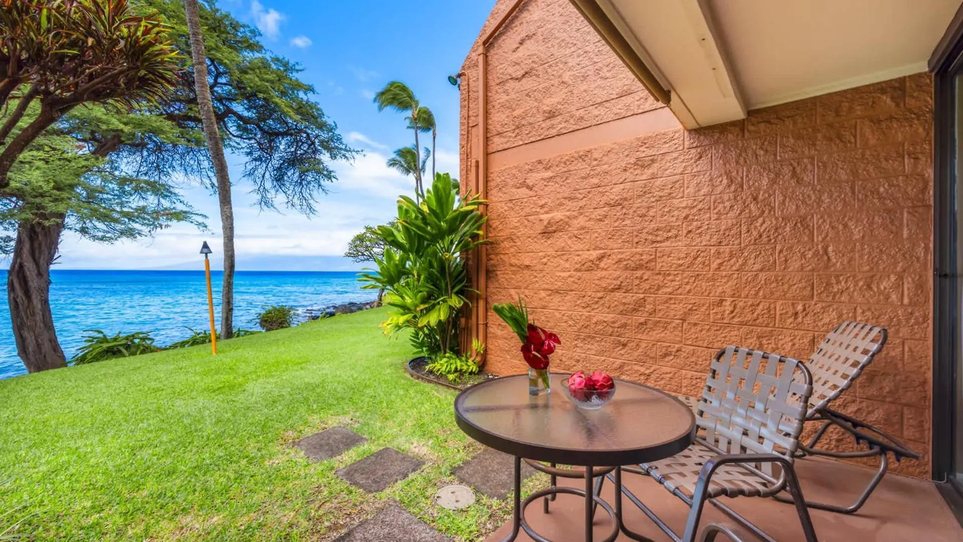 Kuleana Club #707 Oceanfront - 1 Bedroom & 1 Bathroom - Ground Floor Kahana